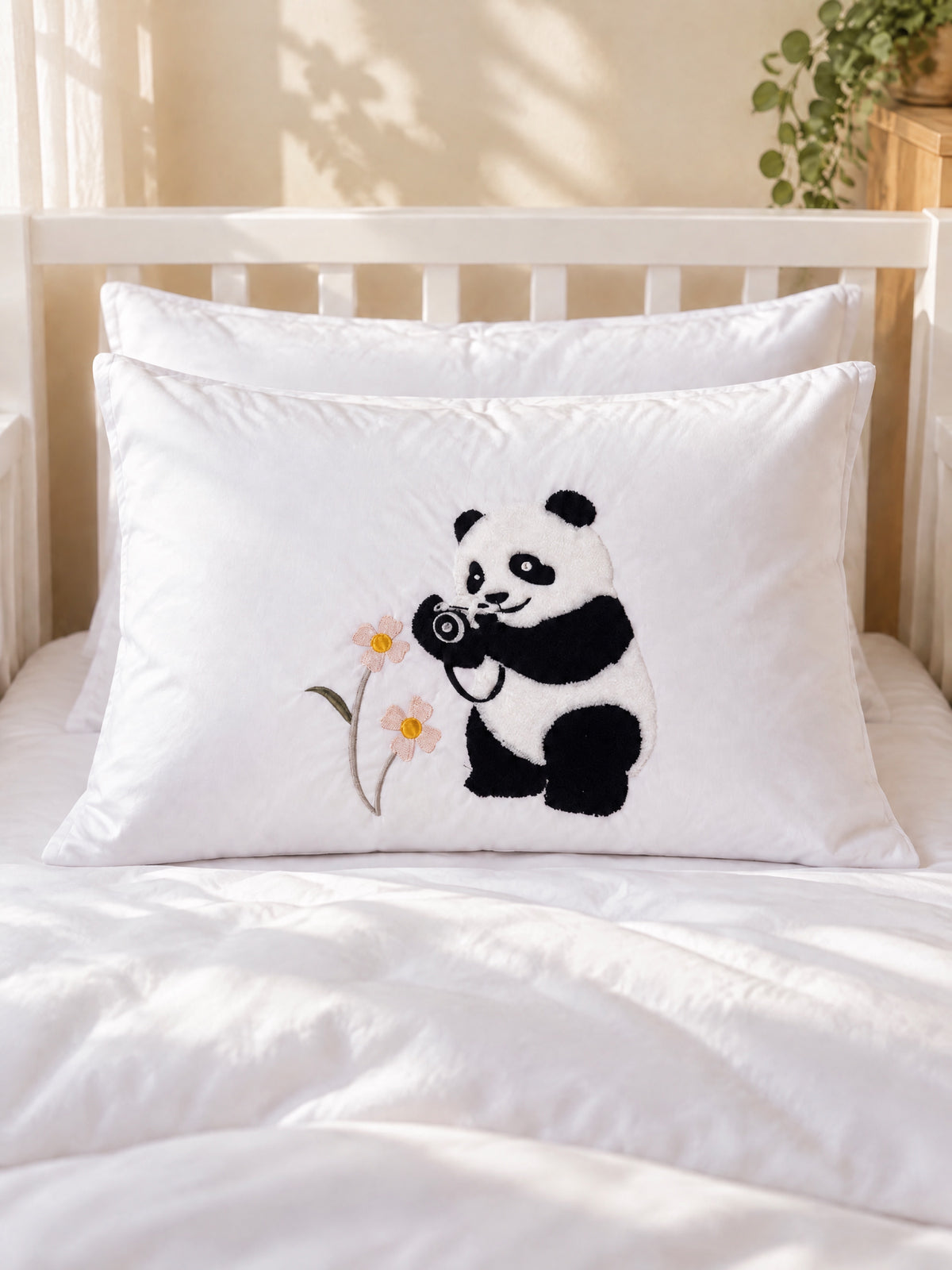 Fotoğrafçı Panda nakışlı bebek yastık kılıfı ve aynı boy düz uyku yastığı
