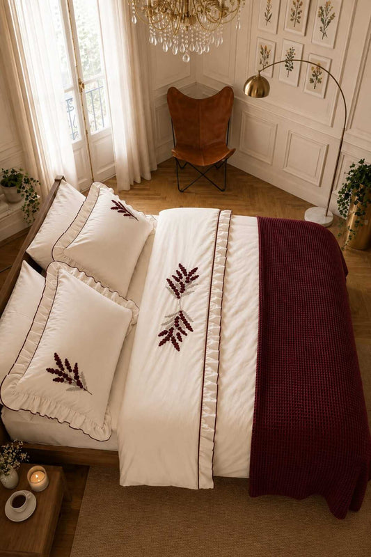 Trigo Bordo Çiçek Süzene Nakışlı Pamuk Nevresim Takımı 7 Parça Runnerlı Modern Çift Kişilik Set