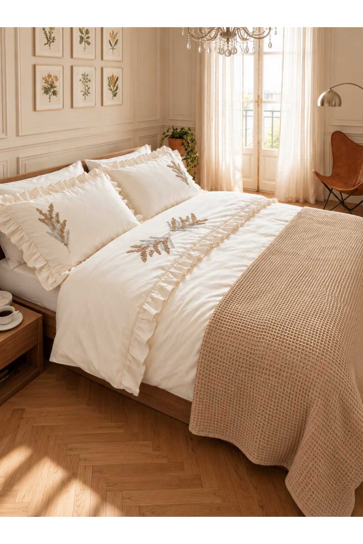 Trigo Bej Çiçek Süzene Nakışlı Pamuk Nevresim Takımı 7 Parça Runnerlı Modern Çift Kişilik Set