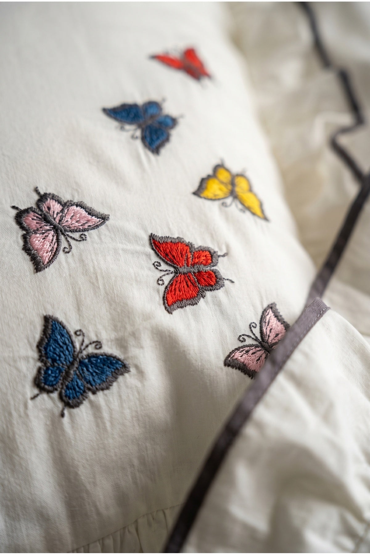 Mariposa %100 Pamuk Rengarenk Desen Nakışlı 6 Parça Nevresim Takımı