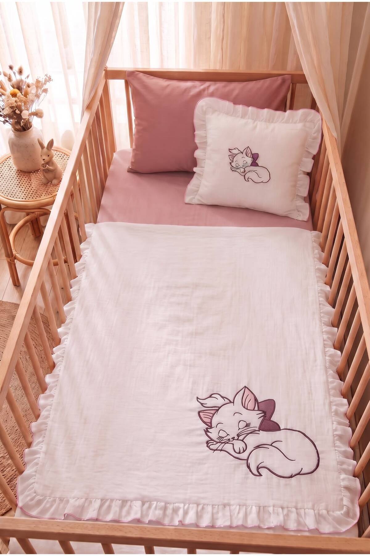 Kedi Pembe Nakışlı Müslin 4 Parçalı Bebek Seti