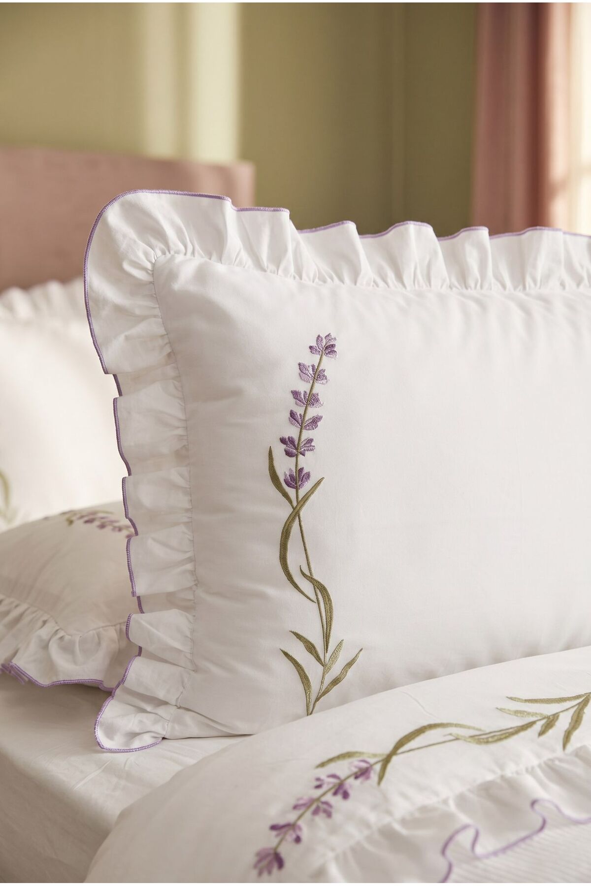 Lavanta Bahçesi %100 Pamuk Nakışlı Pikeli Bornozlu 10 Parça Nevresim Takımı | Premium Çeyizlik Set