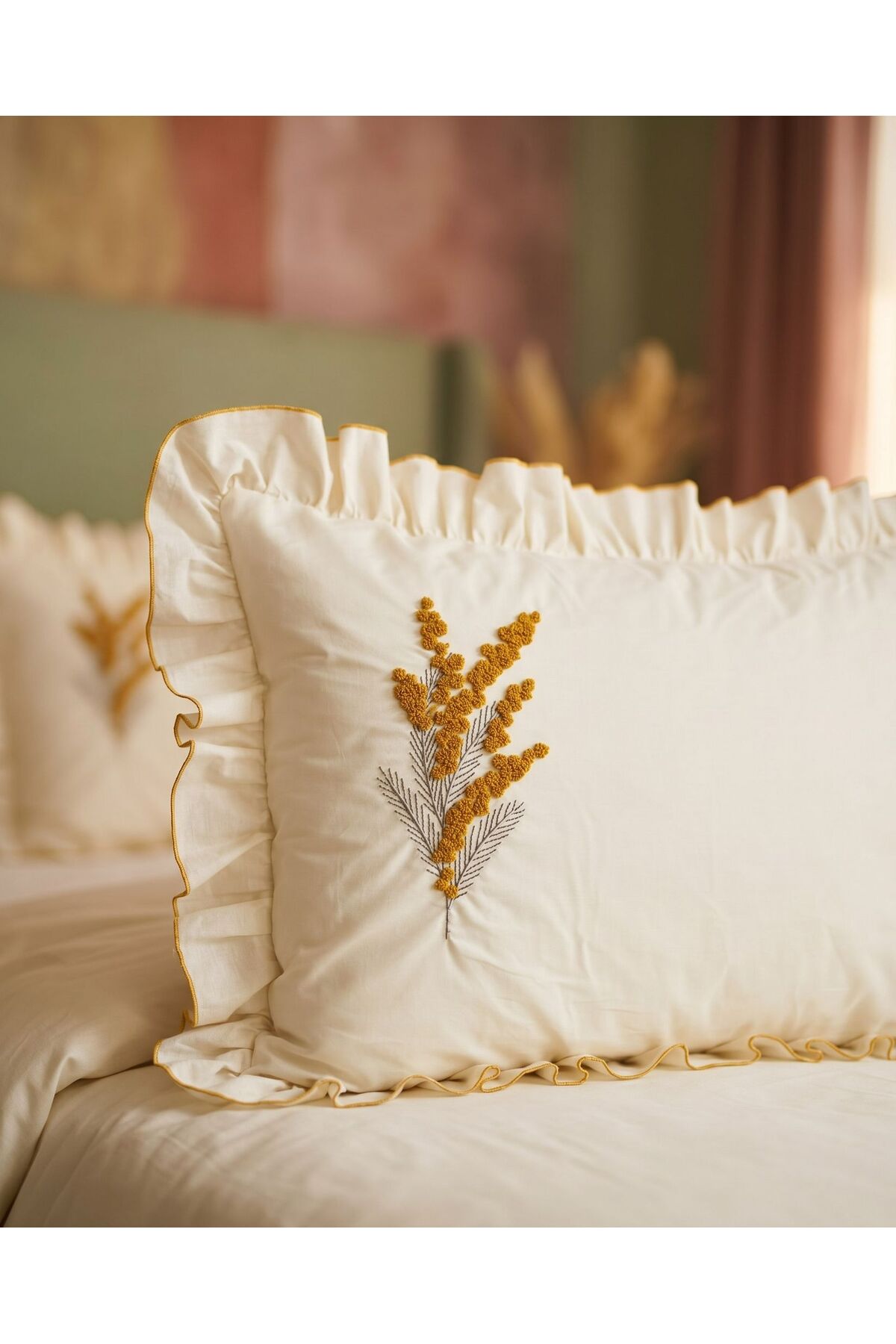 Trigo Hardal Çiçek Süzene Nakışlı Pamuk King Size Nevresim Takımı 7 Parça Runnerlı Modern Çift Kişilik Set